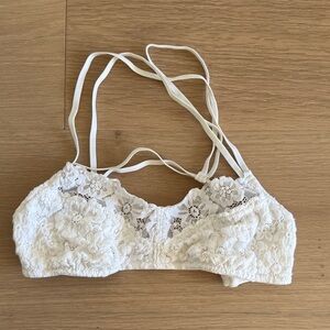 Elegant Lace Bralette in Cream